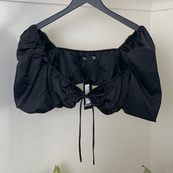 Puff Sleeve Cropped black Blouse NWT Adjustable Under-Bust Straps
Nasty Gal - Picture 5 of 9